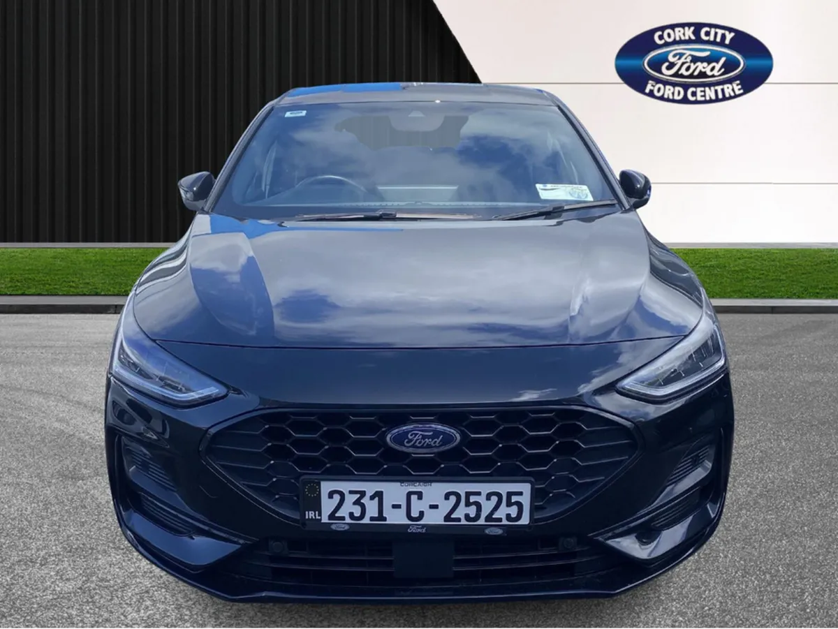 Ford Focus ST-LINE 1.0T 125 M6 FWD 4DR - Image 2