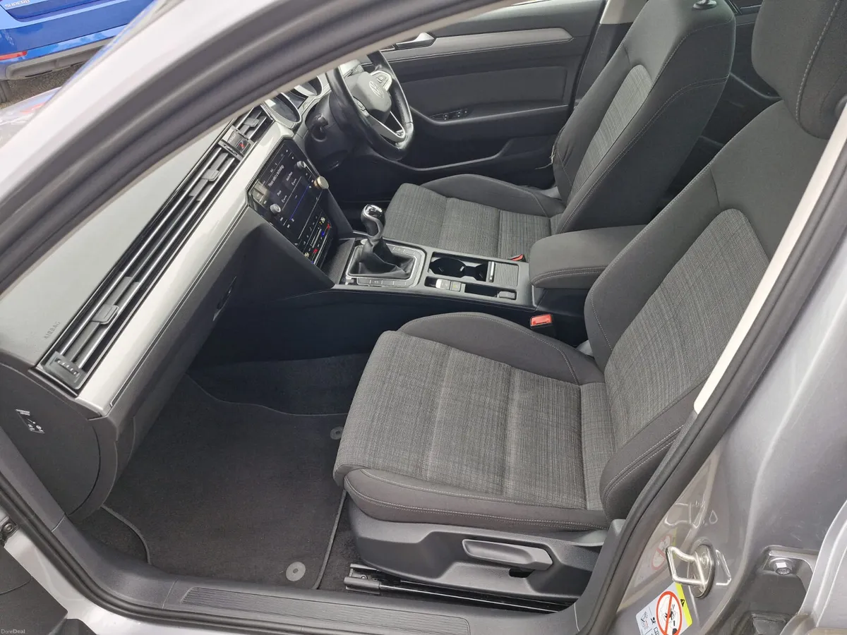 221 Volkswagen Passat 2.0TDi 150BHP - Image 6