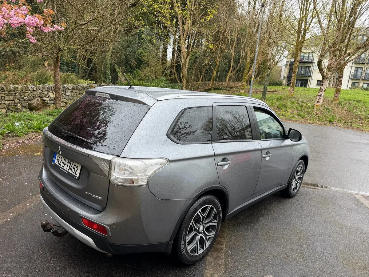 142 Mitsubishi Outlander 4 wheel drive - Image 4