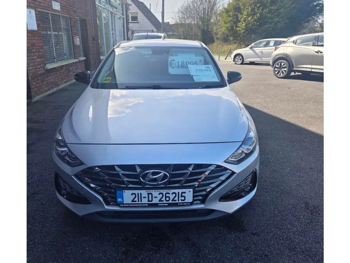 Hyundai i30 I 30 DELUXE 5DR PETROL - Image 1