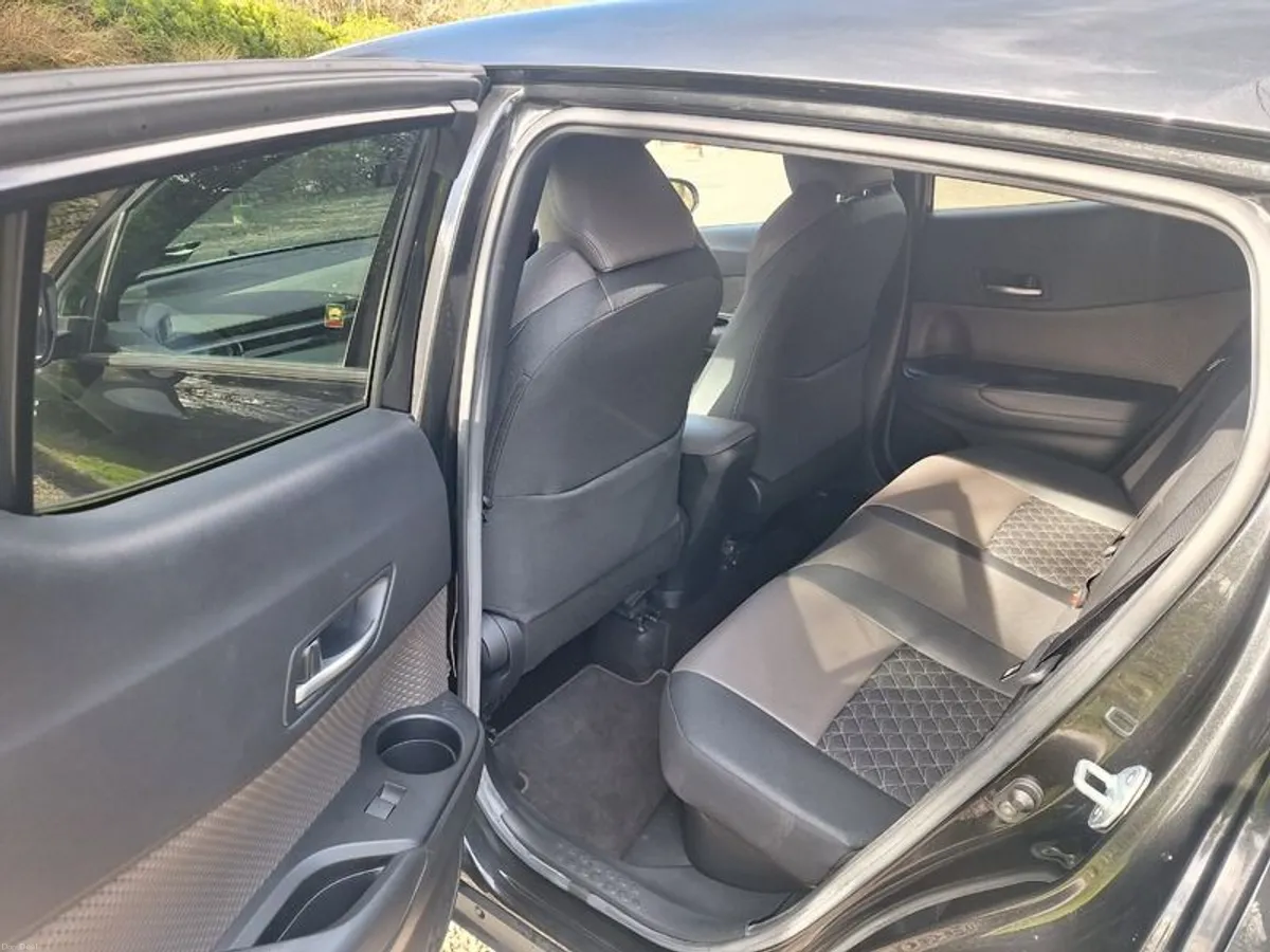 2020 Toyota C-hr Sol - Image 2