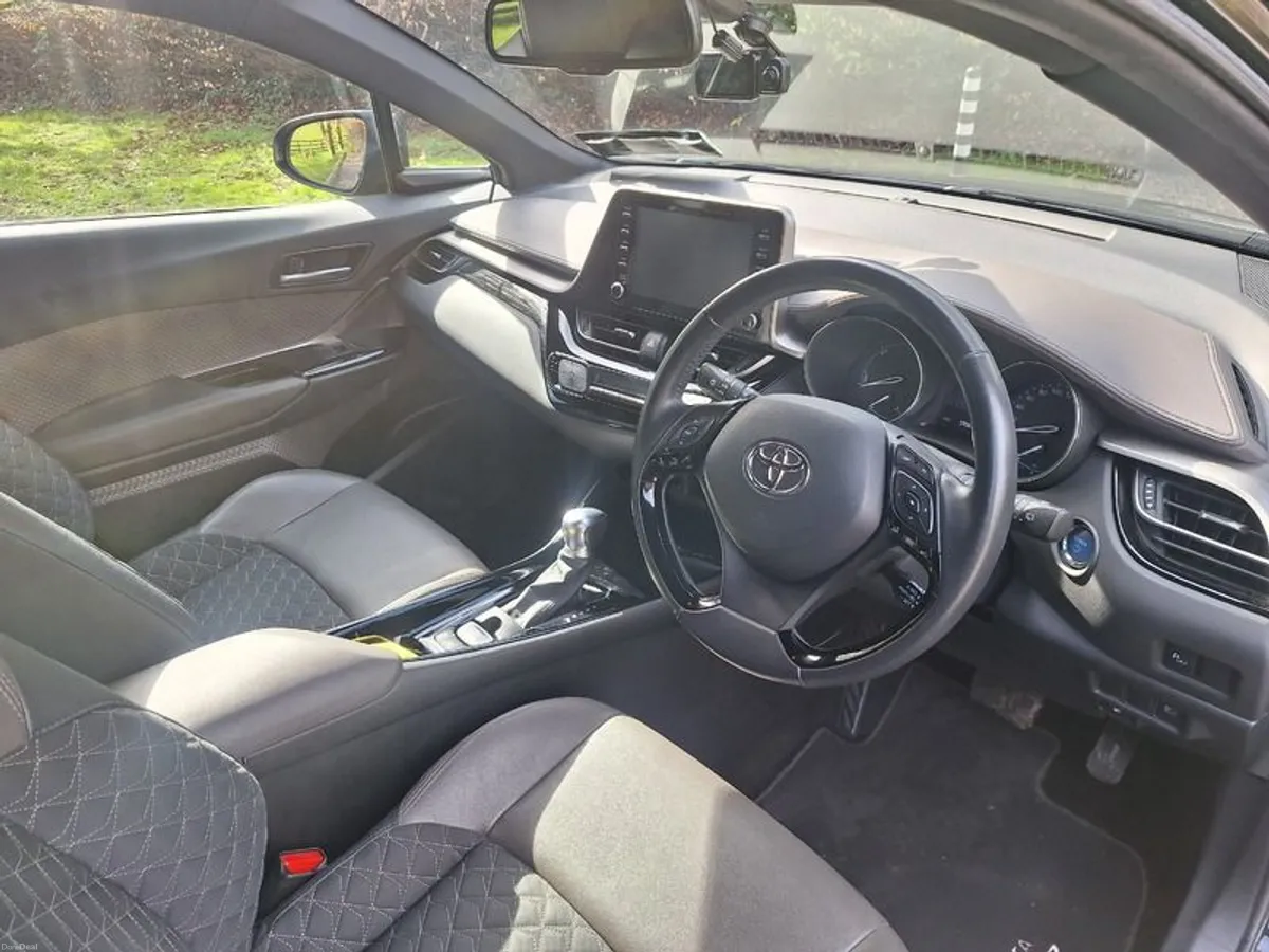 2020 Toyota C-hr Sol - Image 3