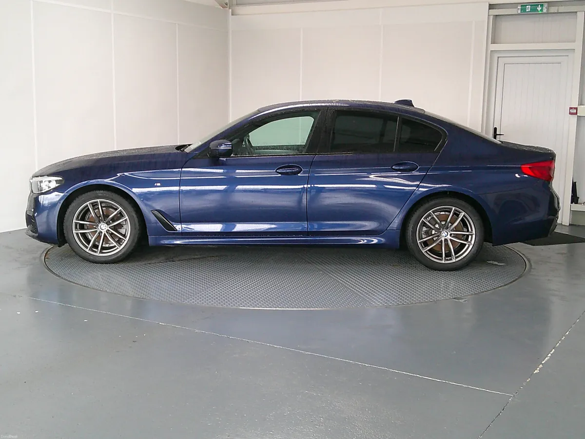BMW 5-Series 2019 - Image 4