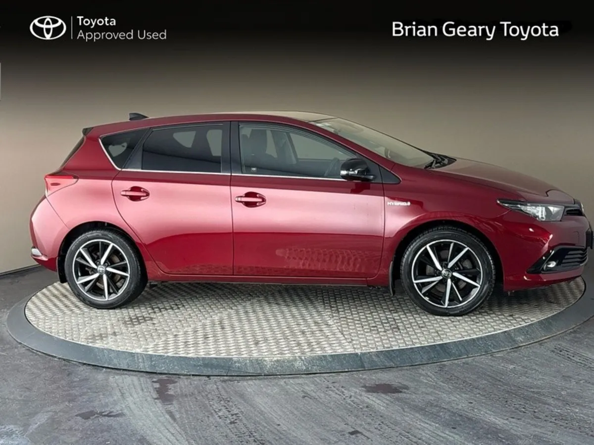 Toyota Auris HYBRID LUNA SPORT - Image 3