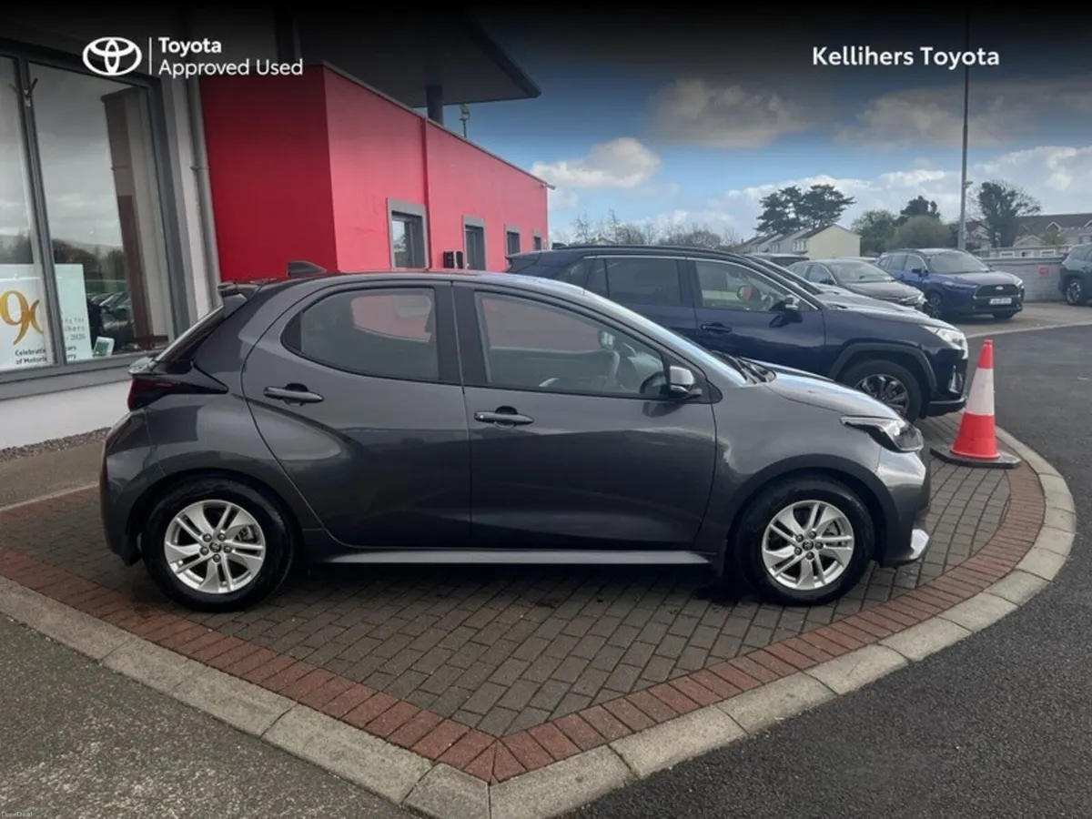 Toyota Yaris YARIS HYBRID LUNA - Image 3