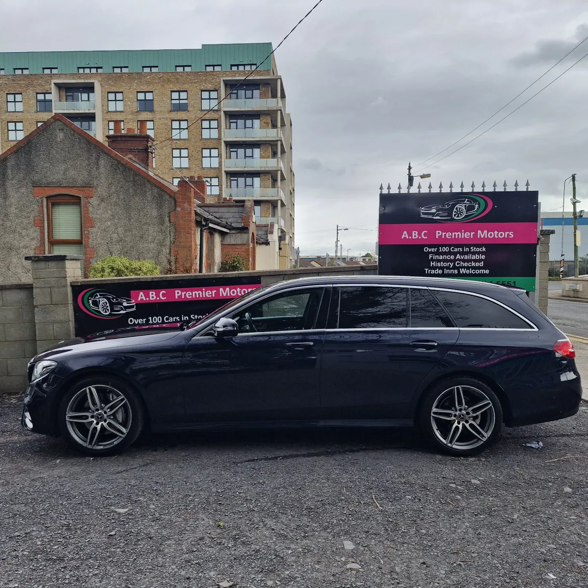 Mercedes-Benz E-Class E220d A/T Avantgarde Int/AMG - Image 4