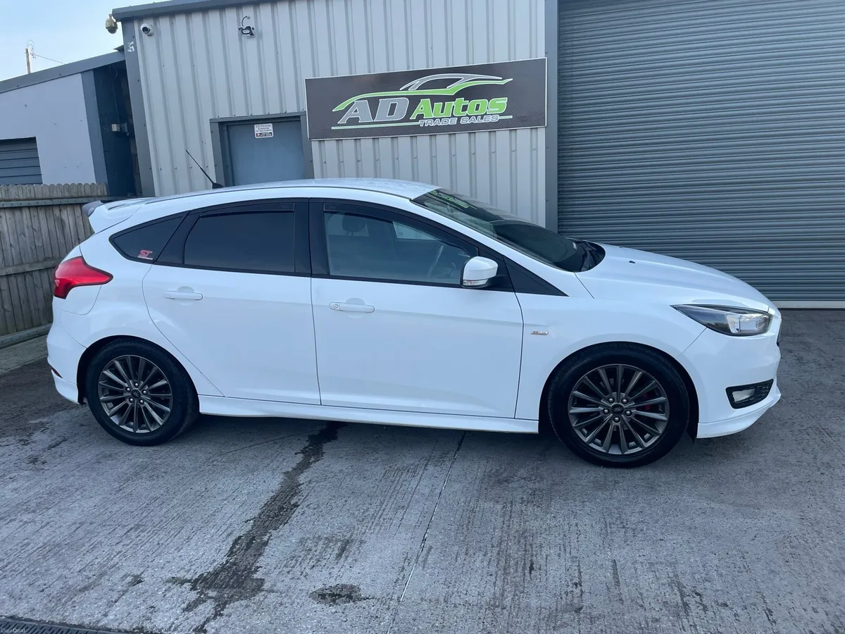Ford Focus st line Automatic - Image 4