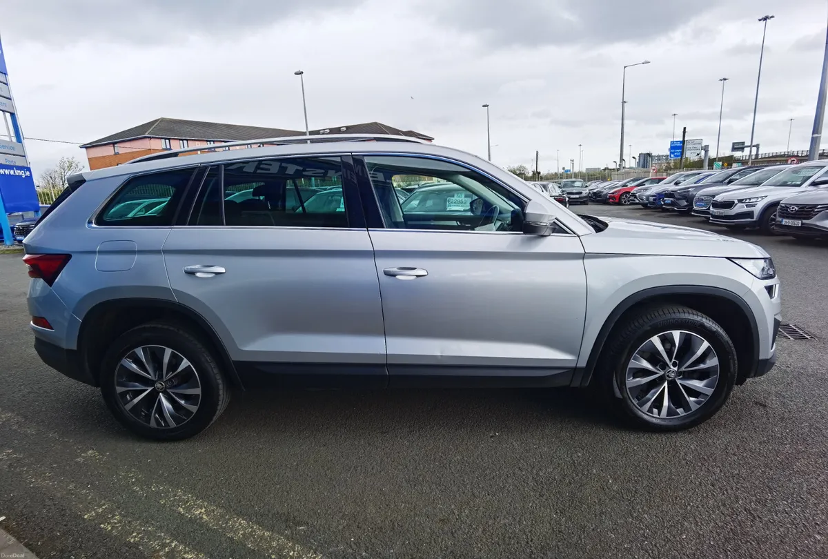SKODA KODIAQ 2.0TDI AMBITION DSG AUTO **7 SEATER** - Image 4