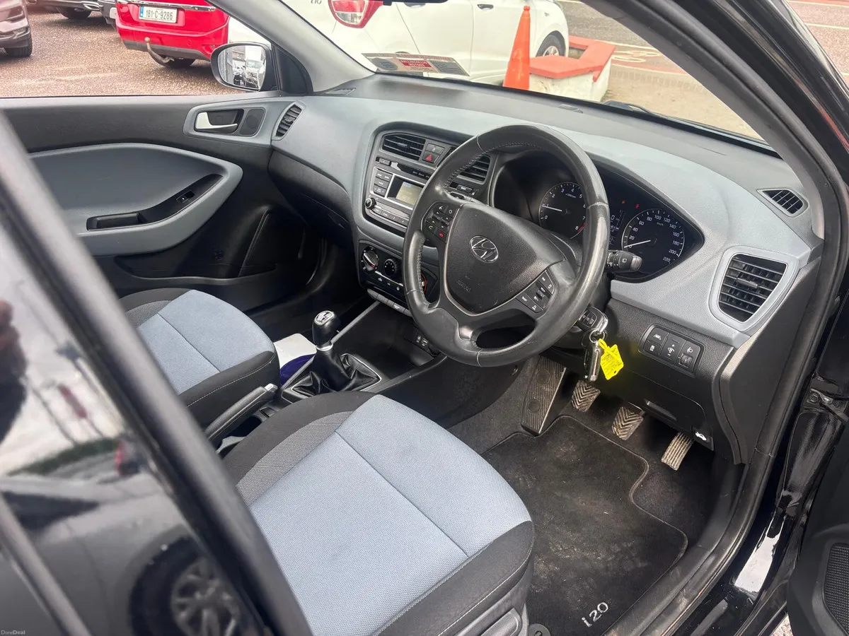Hyundai i20 2018  DELUXE  PETROL - Image 4