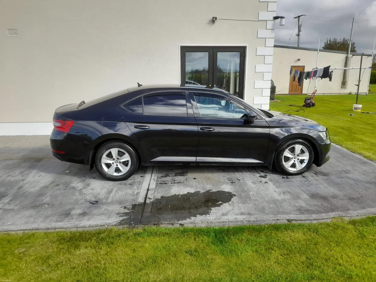 Skoda Superb - Image 4