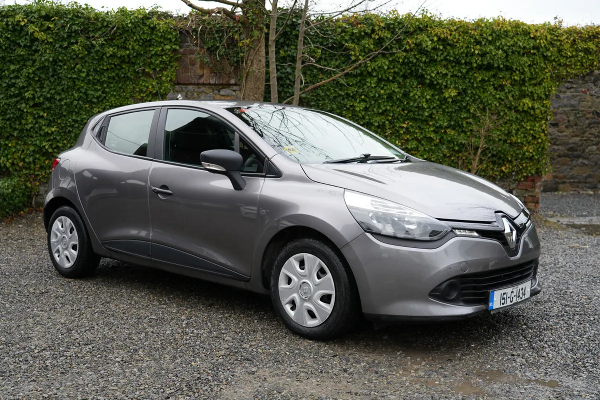 Renault Clio 2015 Manual 1.2 Petrol Low Miles - Image 1
