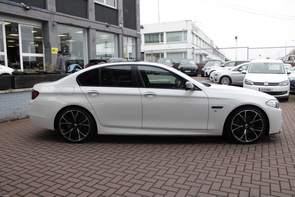 2015 BMW 523D M-SPORT PLUS 2.0D SALOON 4DR AUTO - Image 3