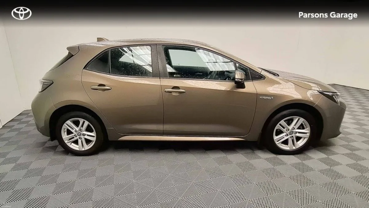 Toyota Corolla HYBRID LUNA H/B 4DR AUTO - Image 3