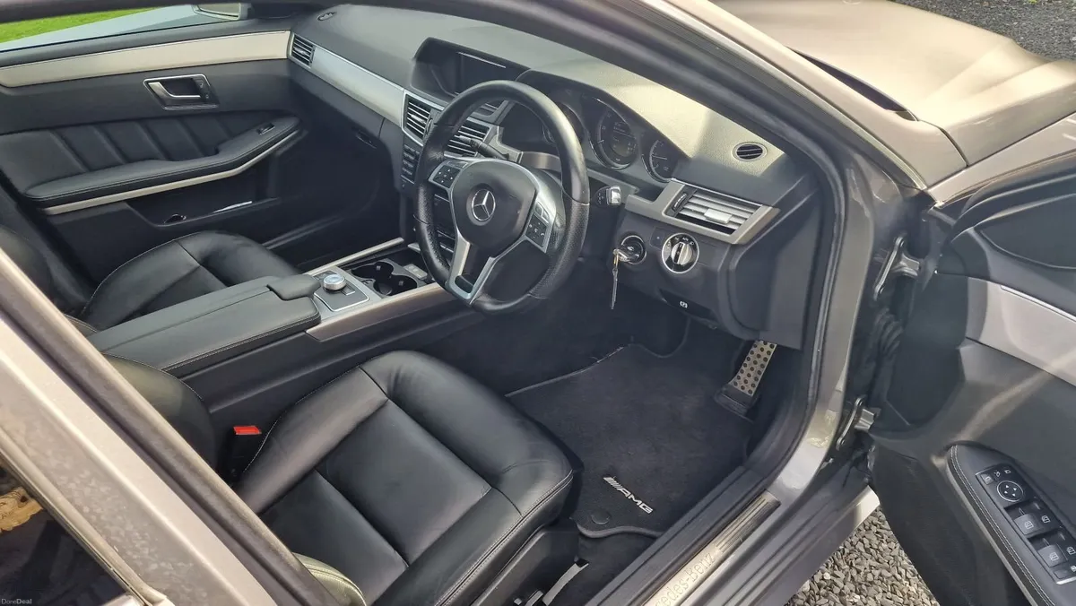 Mercedes-Benz E-Class 2011 - Image 2