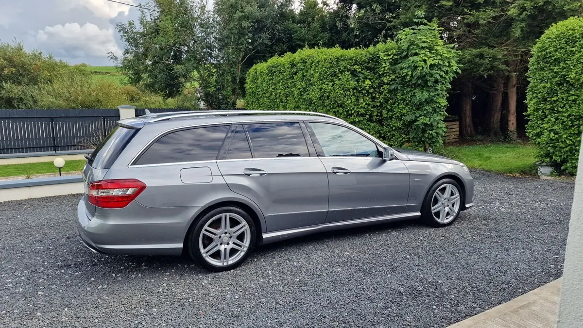 Mercedes-Benz E-Class 2011 - Image 1