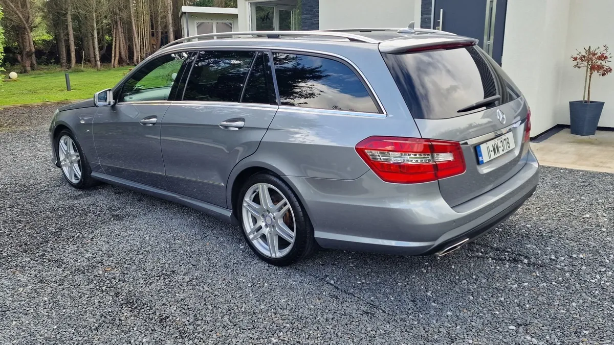 Mercedes-Benz E-Class 2011 - Image 3