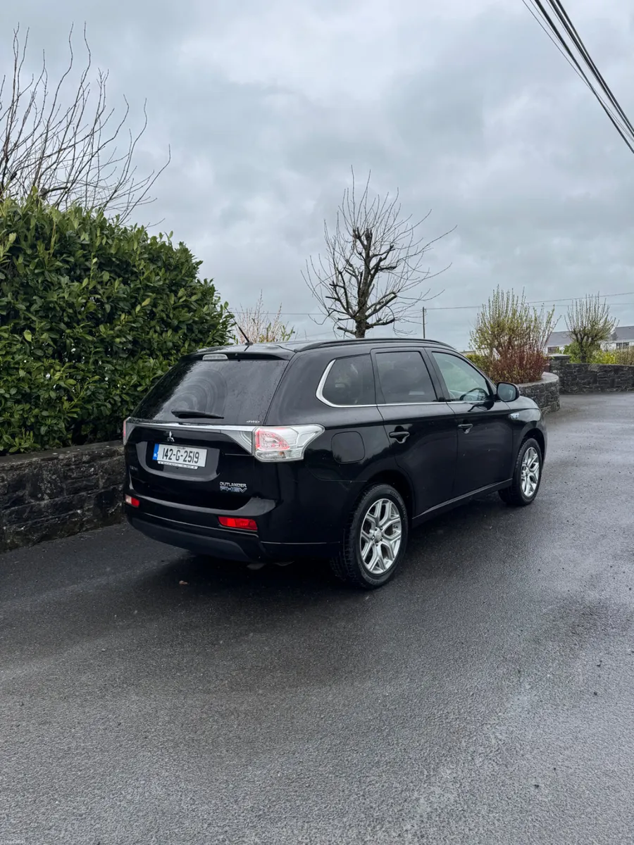 Mitsubishi Outlander 2014 hybrid - Image 3