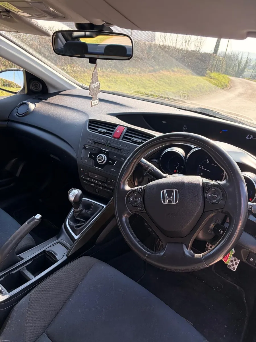 Honda Civic 2013 - Image 2