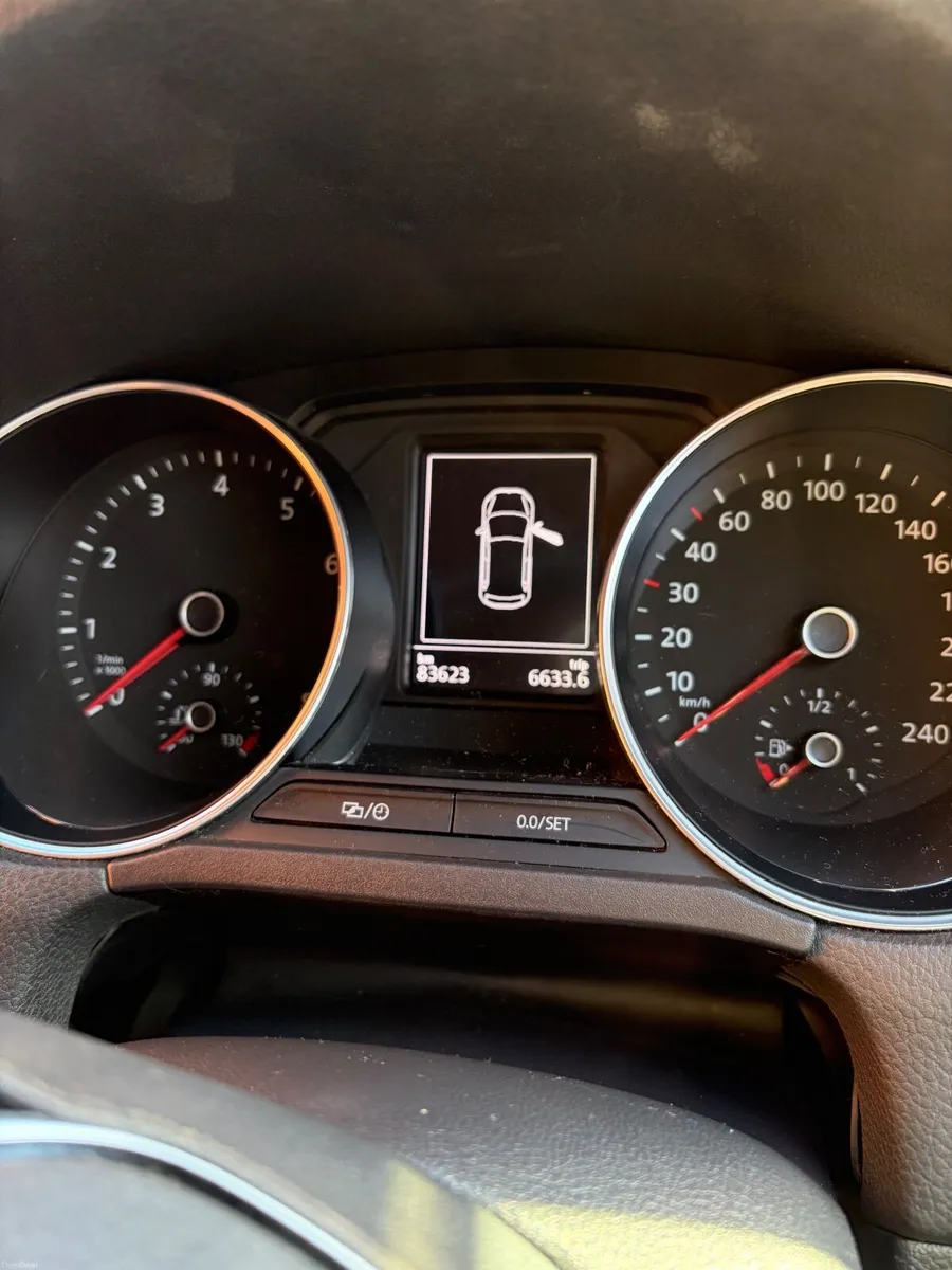 Volkswagen Polo 2015 - Image 2