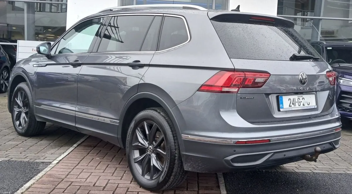 Volkswagen Tiguan Allspace Life 2.0 TDI 150 HP **R - Image 4