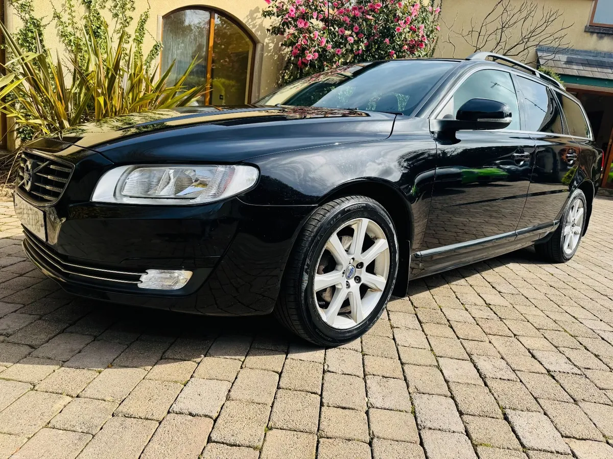 2016 Mdl Volvo V70 D3 SE LUX 1 Owner NI LOW VRT - Image 4