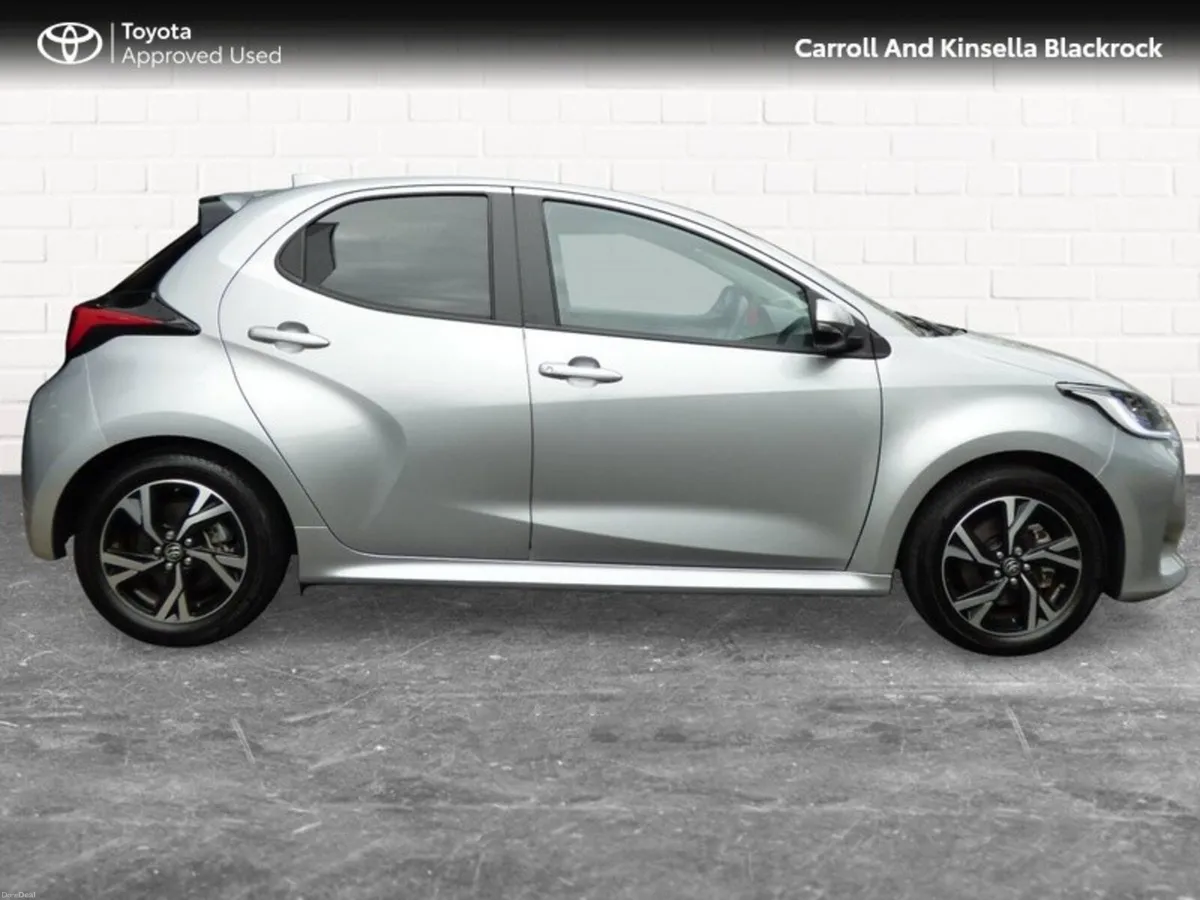 Toyota Yaris Hybrid Luna Sport - Image 3