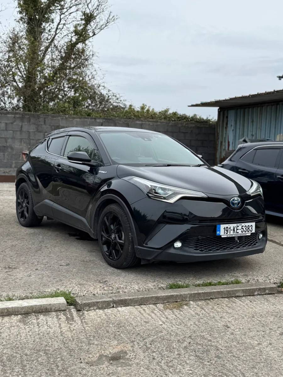Toyota CHR G LED White Leather Trim 2019 - Image 2
