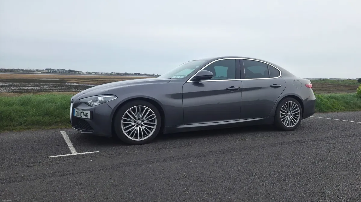 Alfa Romeo Giulia 2017 - Image 3