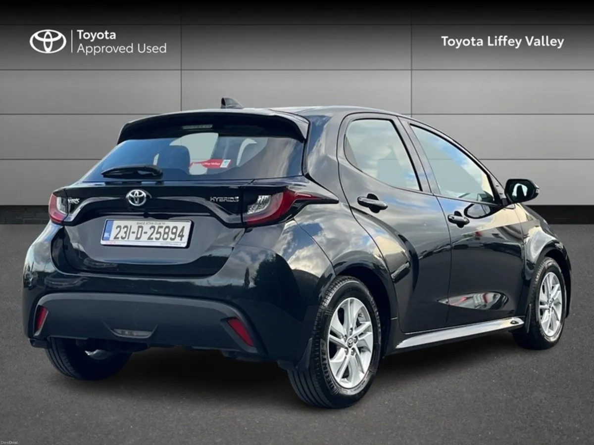 Toyota Yaris YARIS 1.5 HYBRID LUNA - Image 2