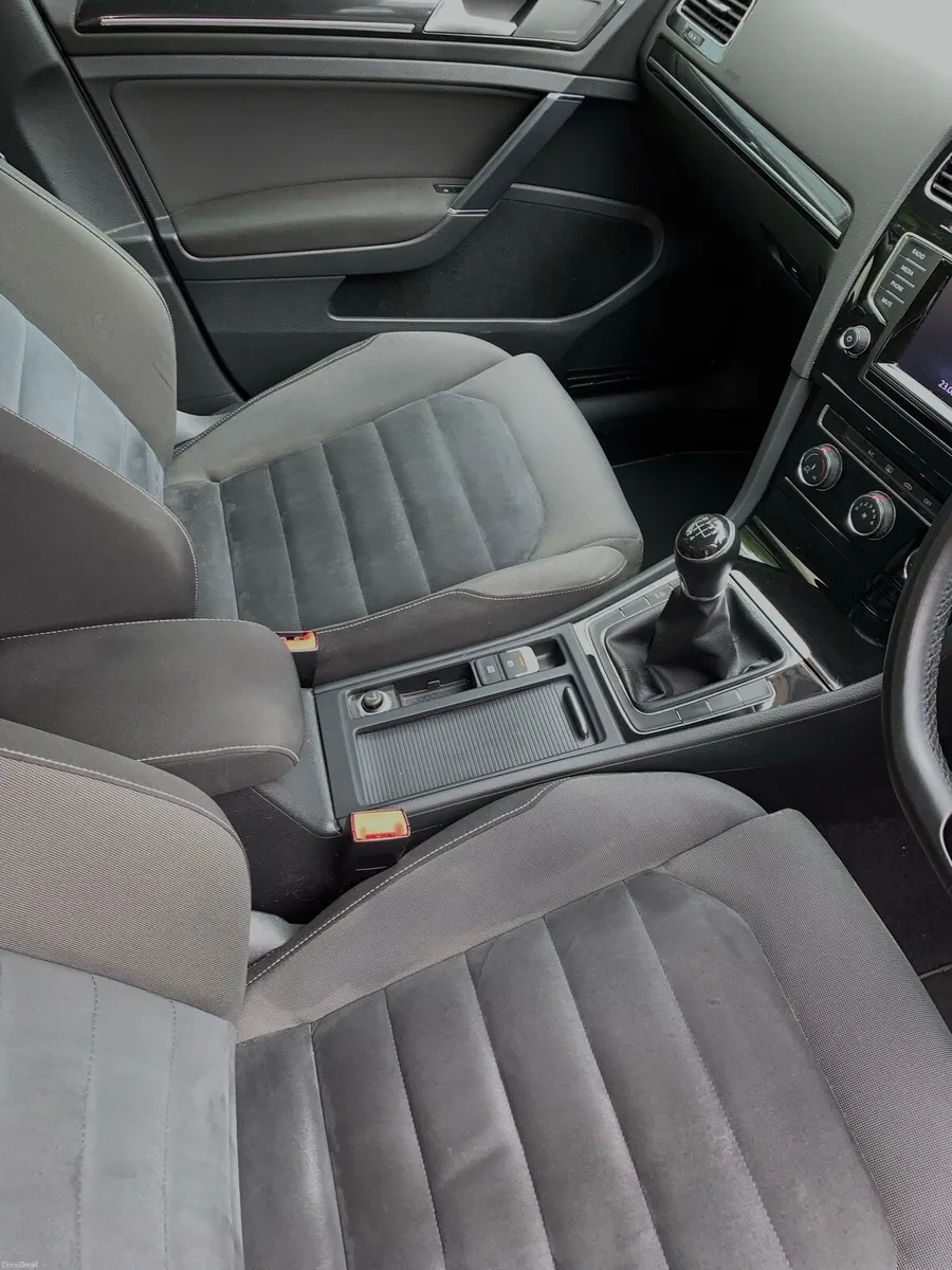 Volkswagen Golf Highline 1.6 TDI Bluemotion - Image 4