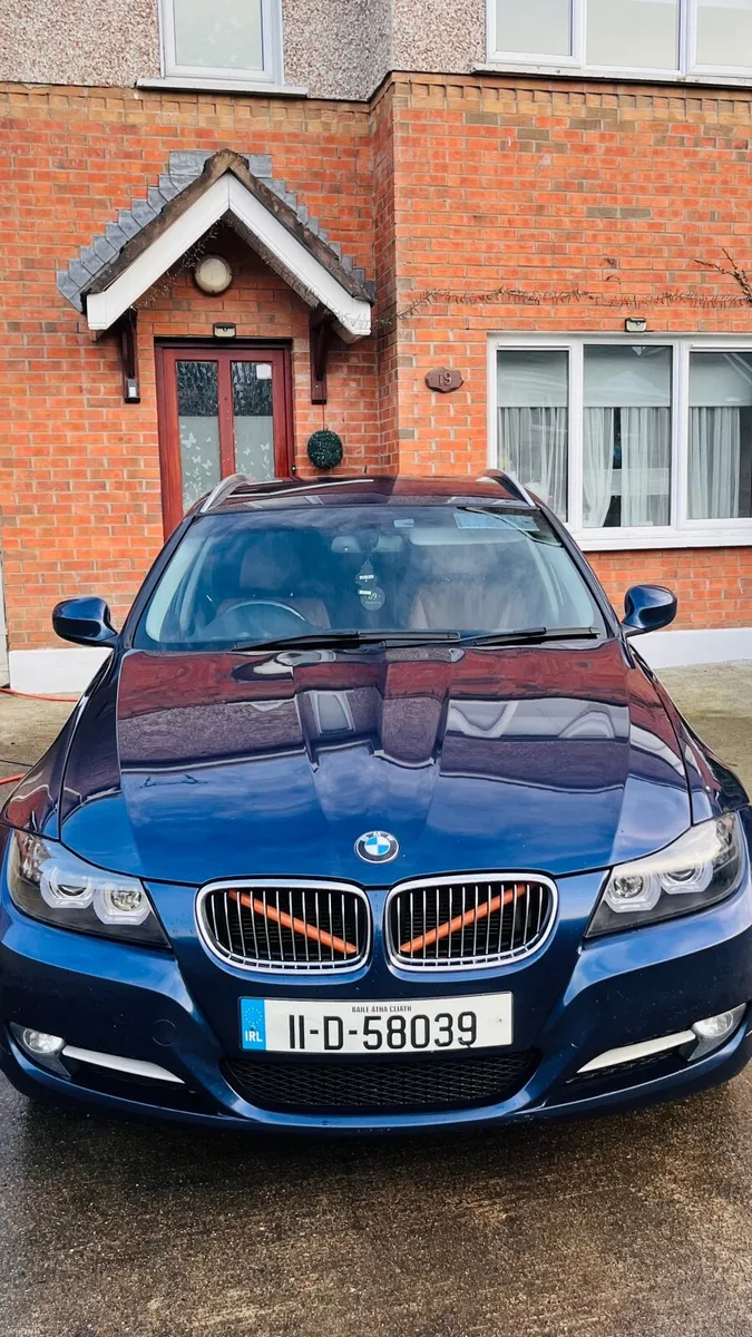 BMW 3-Series 2011 - Image 2