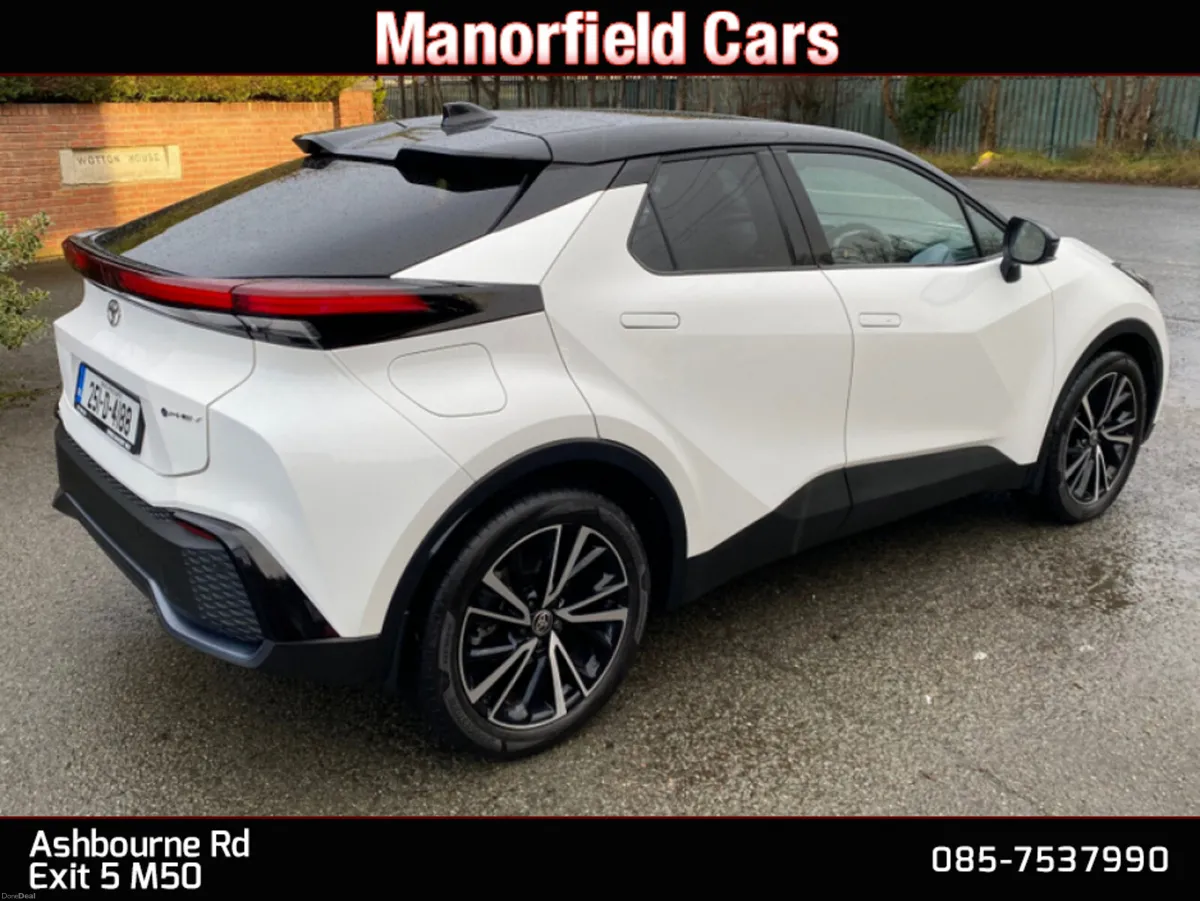 2025 251 Toyota C-HR Sol PHEV 2.0 Hybrid Auto SUV - Image 4
