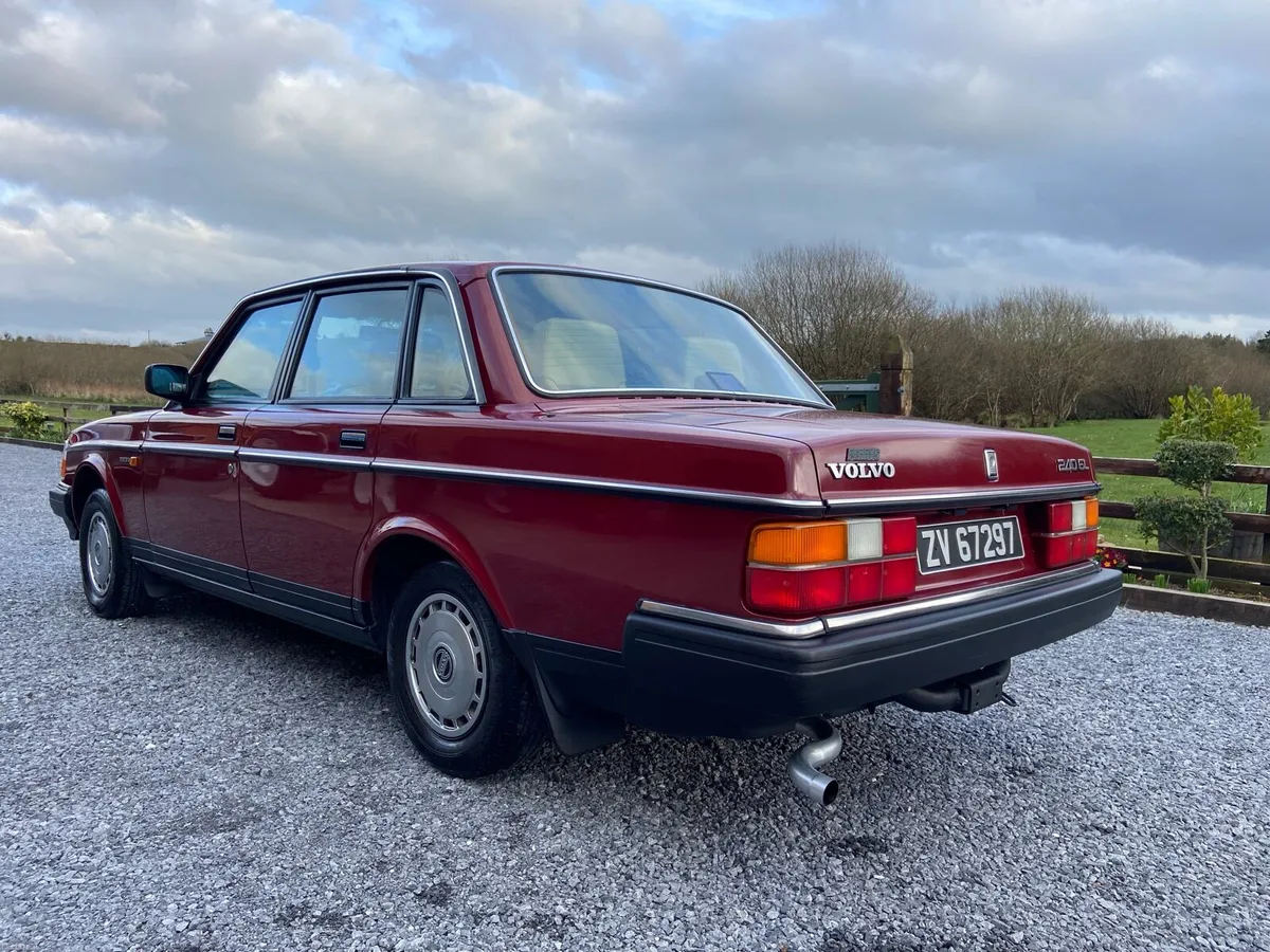 VOLVO 240 GL - AUTOMATIC FULLY LOADED - Image 2