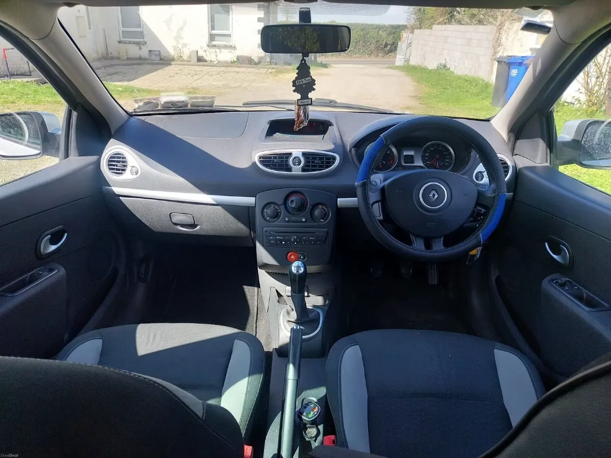 Renault Clio 2011 - Image 2