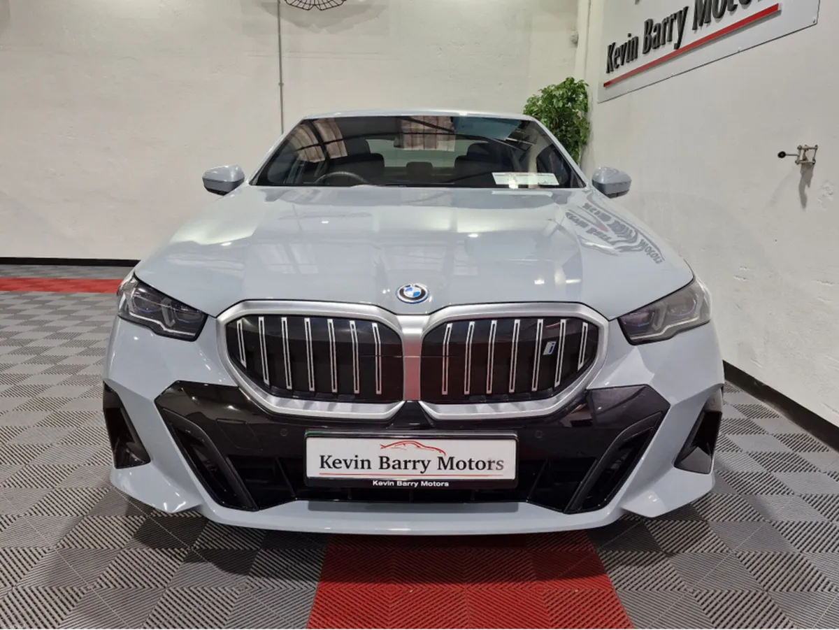 BMW i5 EDRIVE40 M SPORT (84KWH BATTERY) AUTOMATIC - Image 3