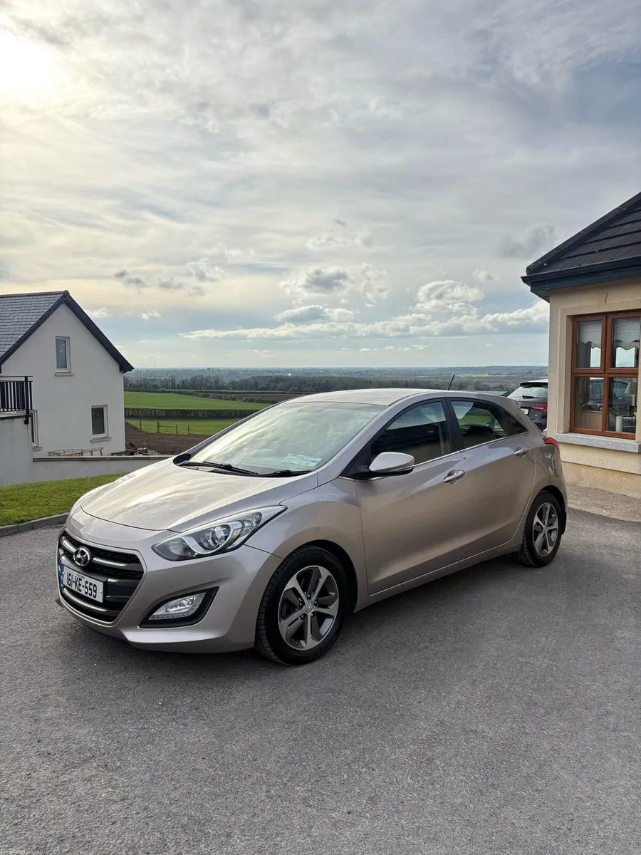 Hyundai i30 (deluxe) - Image 1