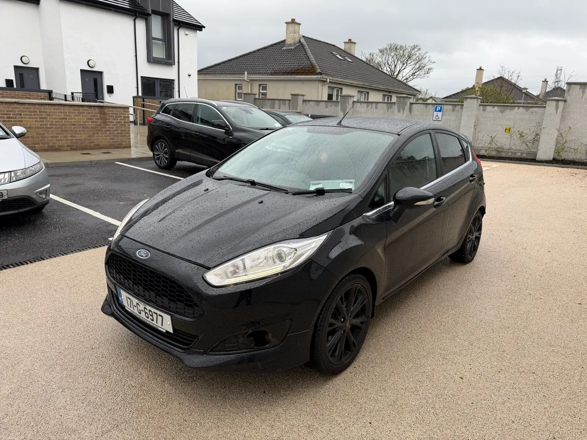 2017 FORD FIESTA LOW KMS PETROL - Image 2