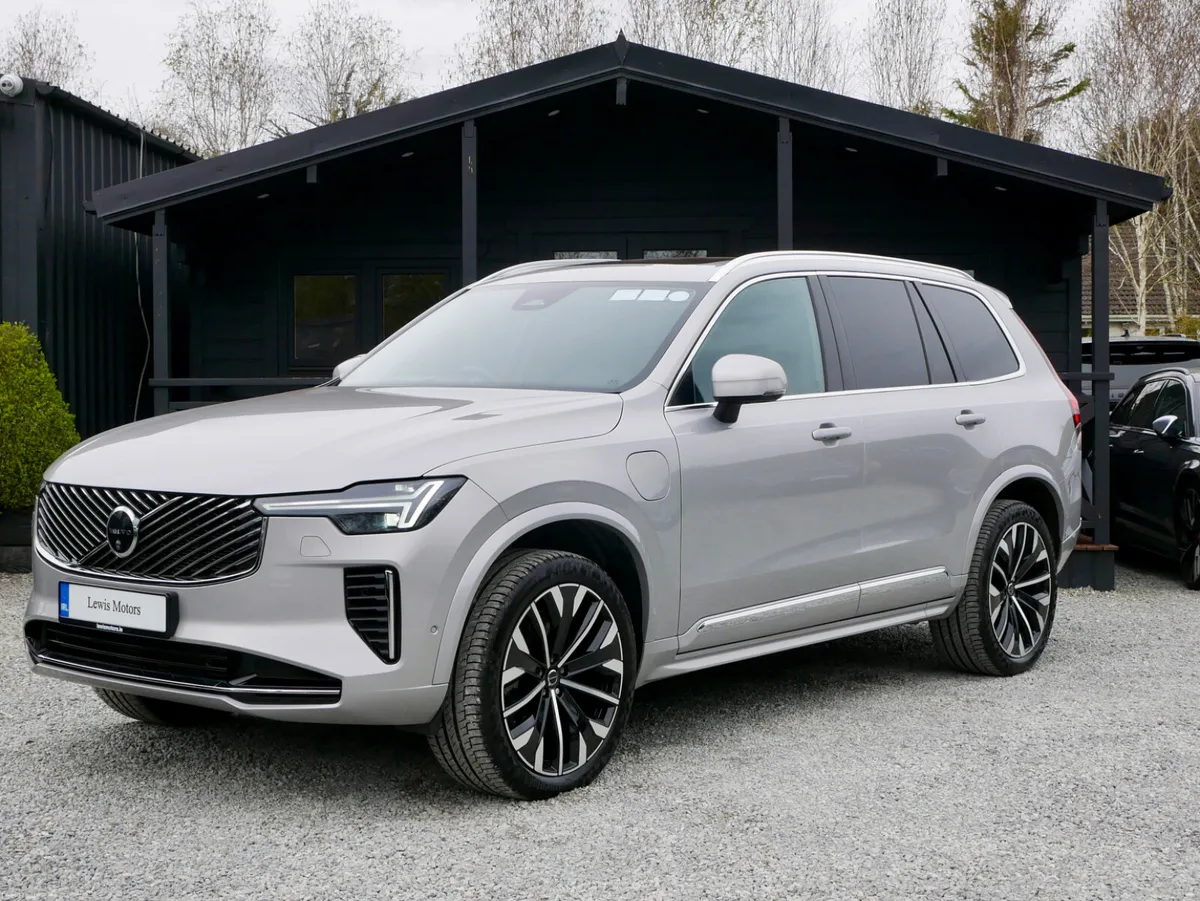 2025 Volvo XC90 T8 Ultra Bright Theme - Image 3