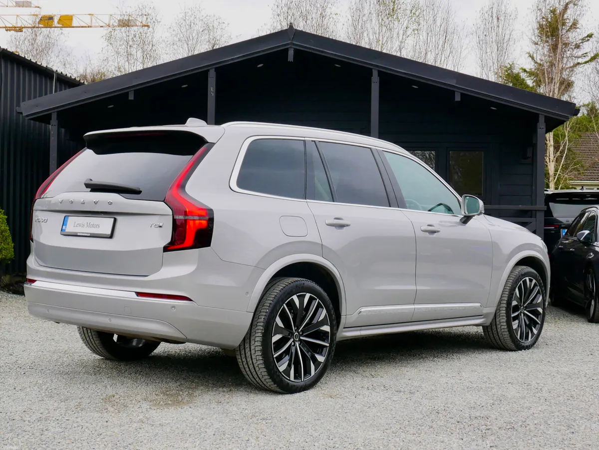 2025 Volvo XC90 T8 Ultra Bright Theme - Image 6