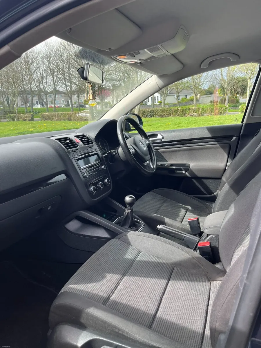 Volkswagen Jetta 2010 - Image 3