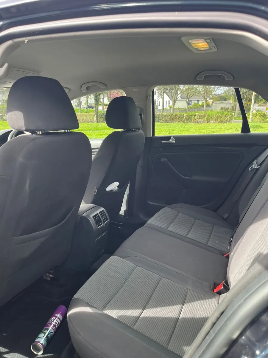 Volkswagen Jetta 2010 - Image 4