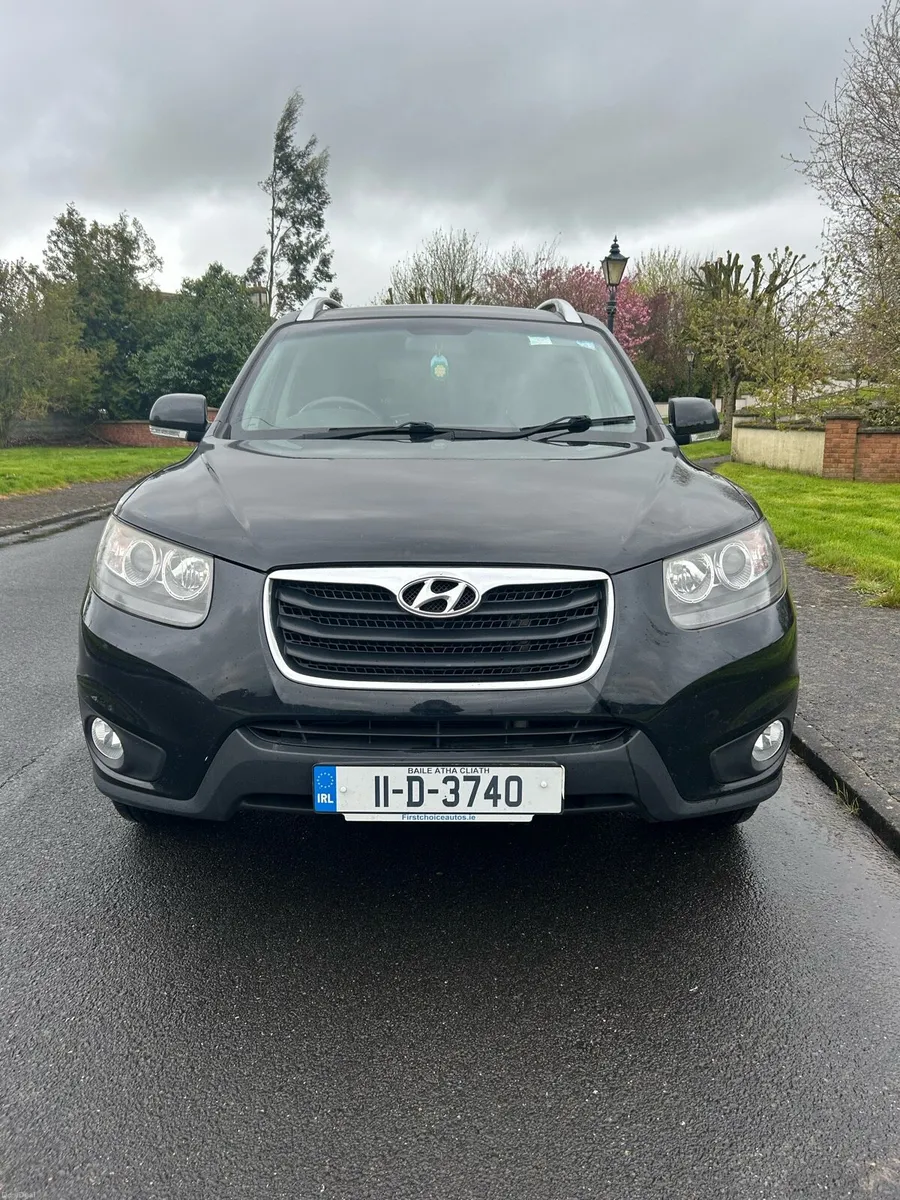 2011 Hyundai Sante Fe 7 seater *low mileage* - Image 2