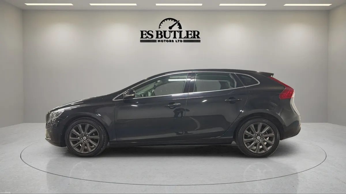 2014 Volvo V40 1.6L DIESEL SE LUX 1YEAR WARRANTY - Image 2