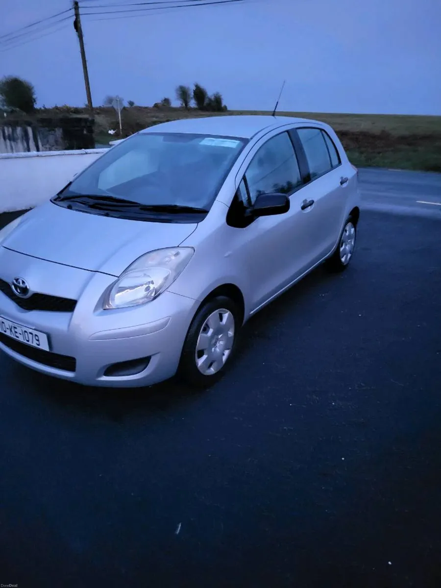 Toyota yaris *low kms* - Image 3