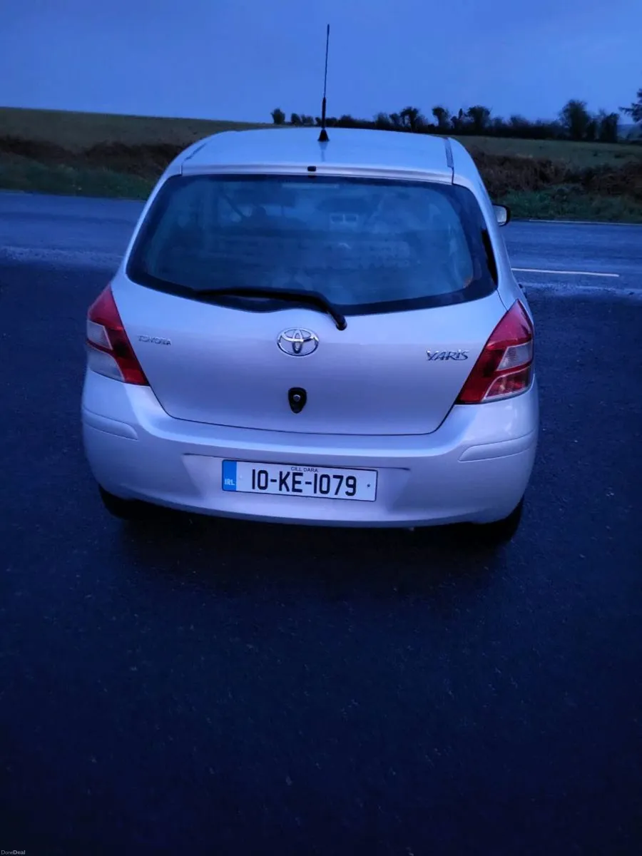 Toyota yaris *low kms* - Image 2