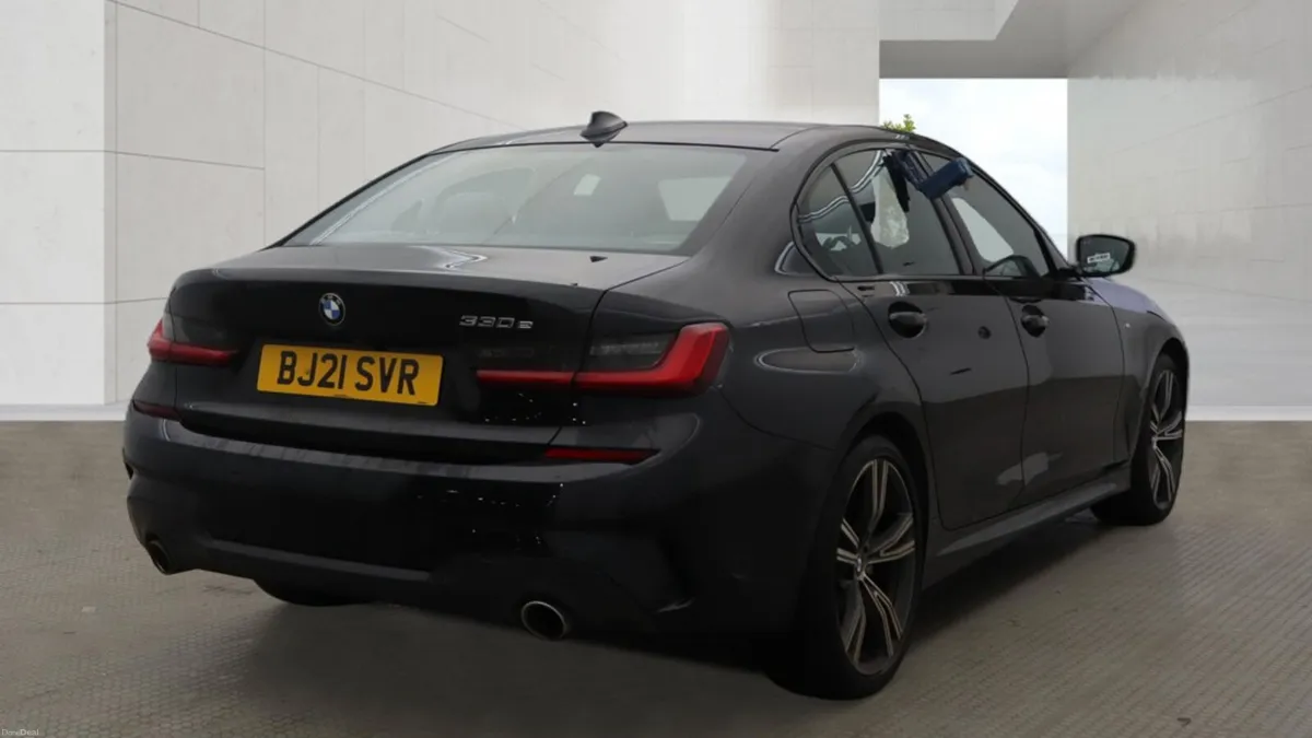 2021 BMW 330e M Sport PEHV - Image 4