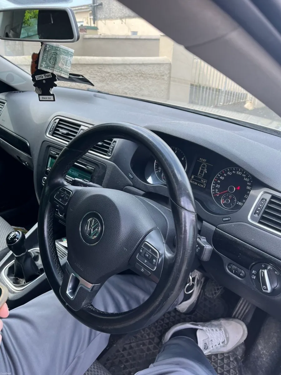 Volkswagen Jetta - Image 4