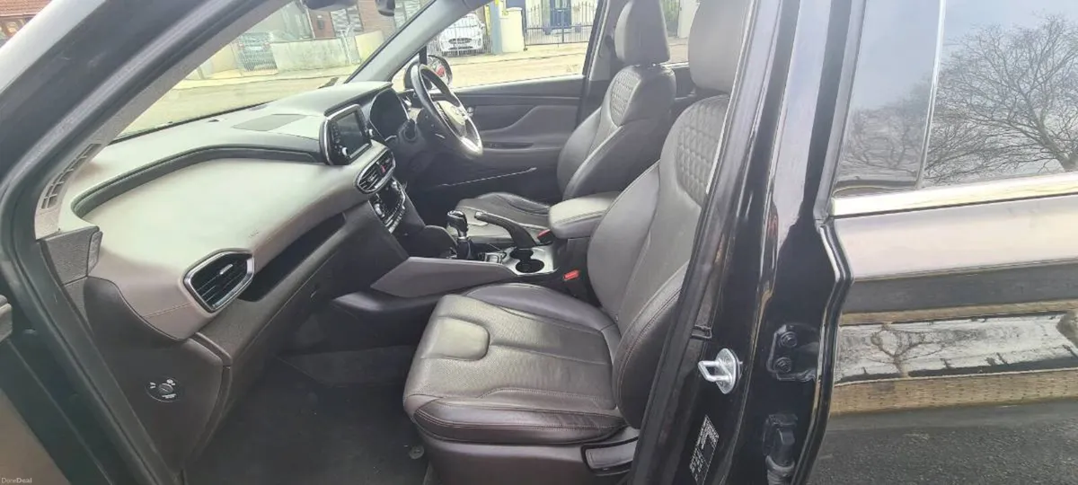 Hyundai santa Fe Executive Plus New Shape - Image 4