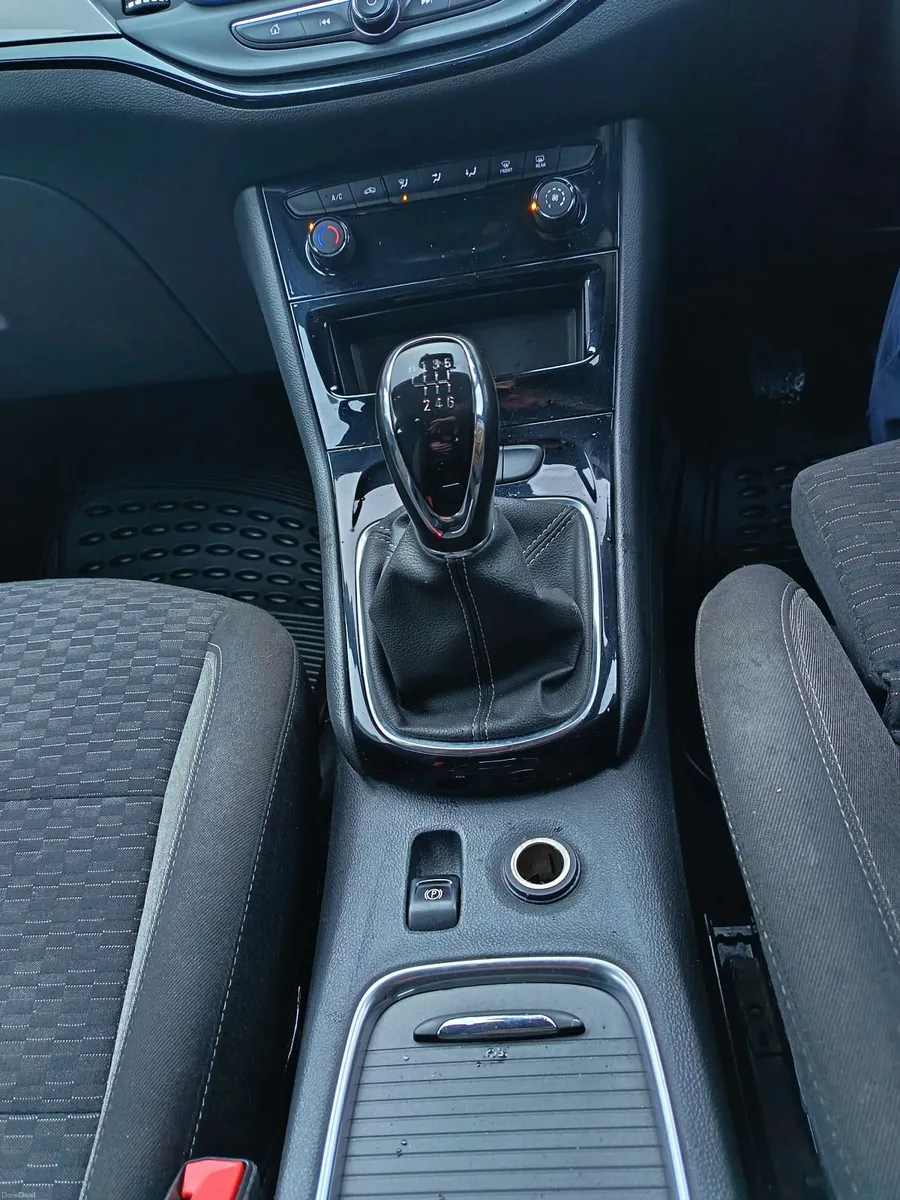 Vauxhall Astra 2021 - Image 2