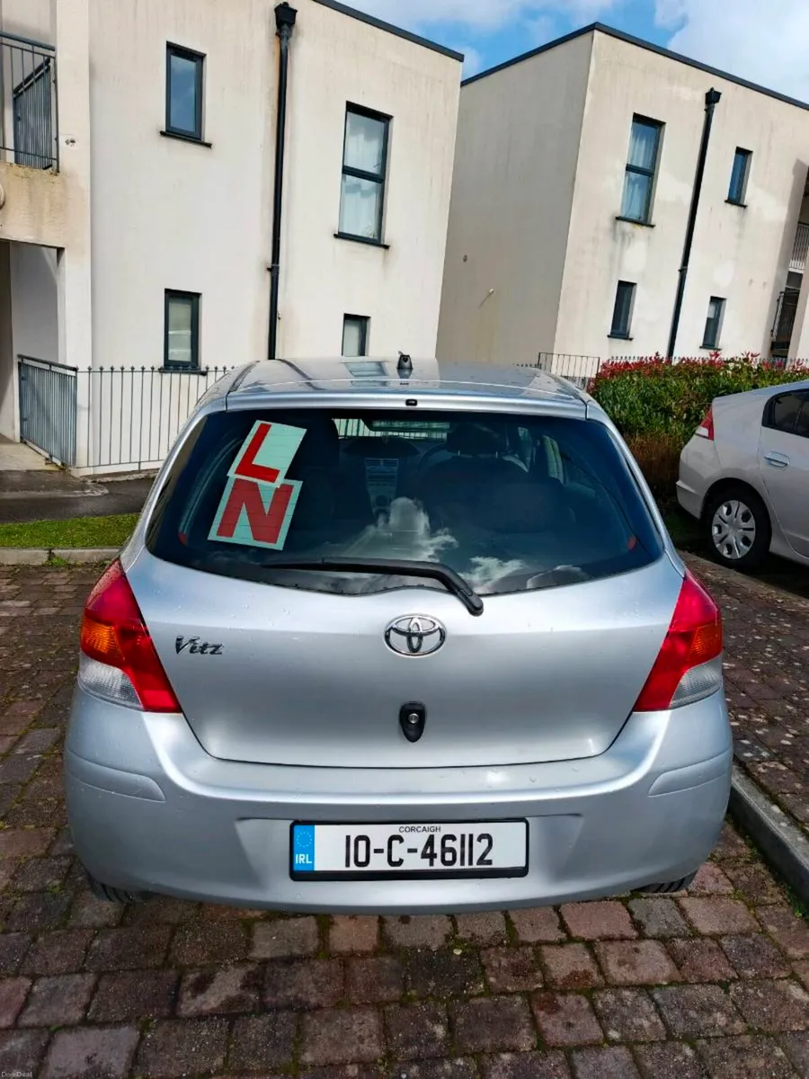 Toyota Yaris 2010 - Image 2